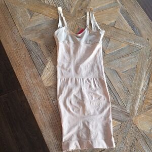 SPANX shaping slip under dress shaper S    NEW